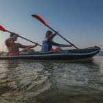 Cómo elegir el mejor kayak hinchable de 2 plazas para tus aventuras en pareja